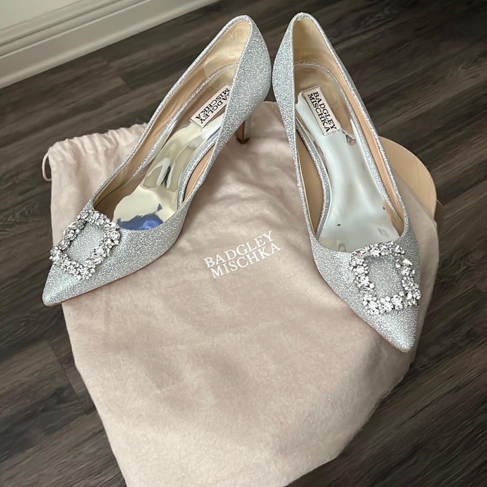 Badgley Mischka dress pumps